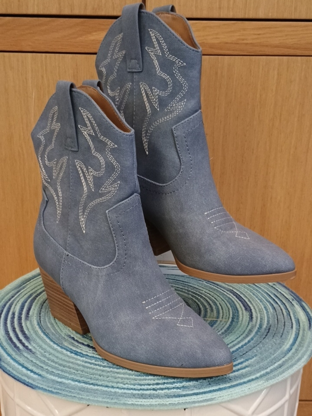 Soda SZ 7.5 Light Blue Denim Western Ankle Boots DISPLAY PAIR